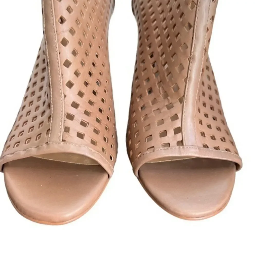 Tahari Chris Tan Leather Stiletto Peep-Toe Heel Booties size 10